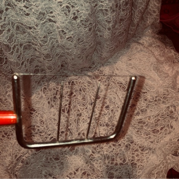 Retro Red Handled Bakelite cheese cutter from the early 40s, a great collectible - Picture 5 of 7